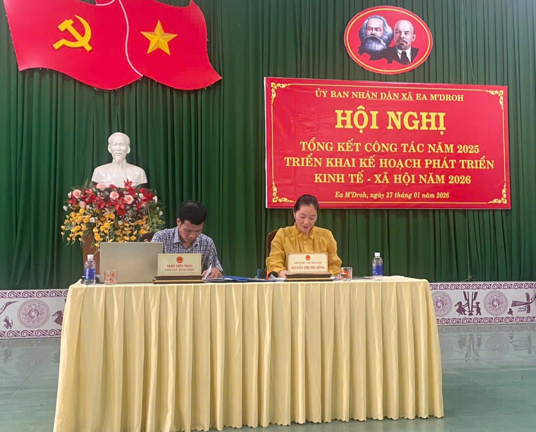 UBND XÃ EA M’DROH TỔ CHỨC HỘI NGHỊ TỔNG KẾT CÔNG TÁC NĂM 2025, TRIỂN KHAI KẾ HOẠCH PHÁT TRIỂN KINH TẾ – XÃ HỘI NĂM 2026