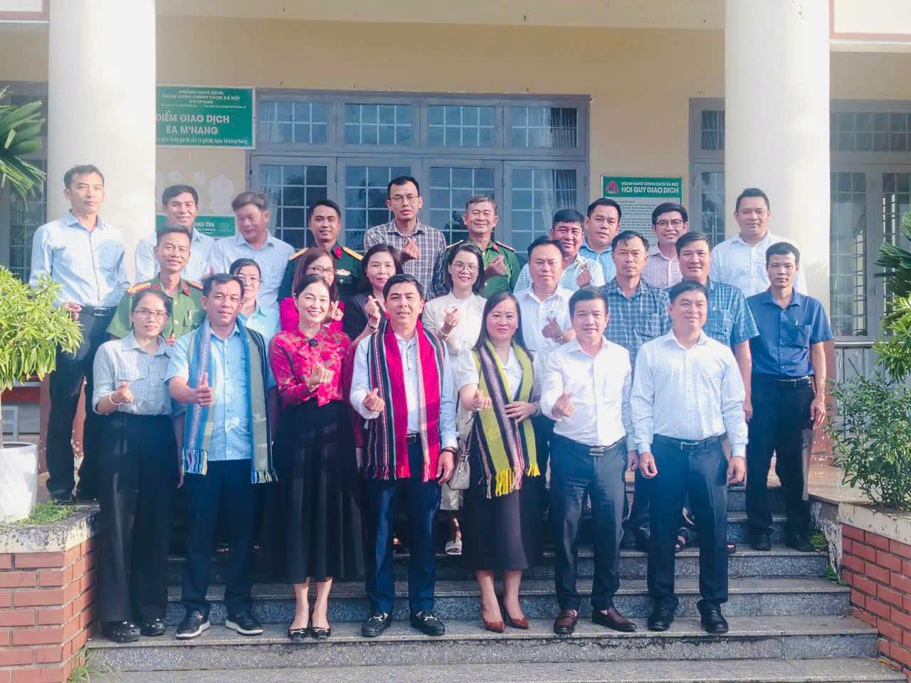 Đoàn phường Sông Cầu trao tặng “Mái ấm nghĩa tình” tại xã Ea M’Droh
