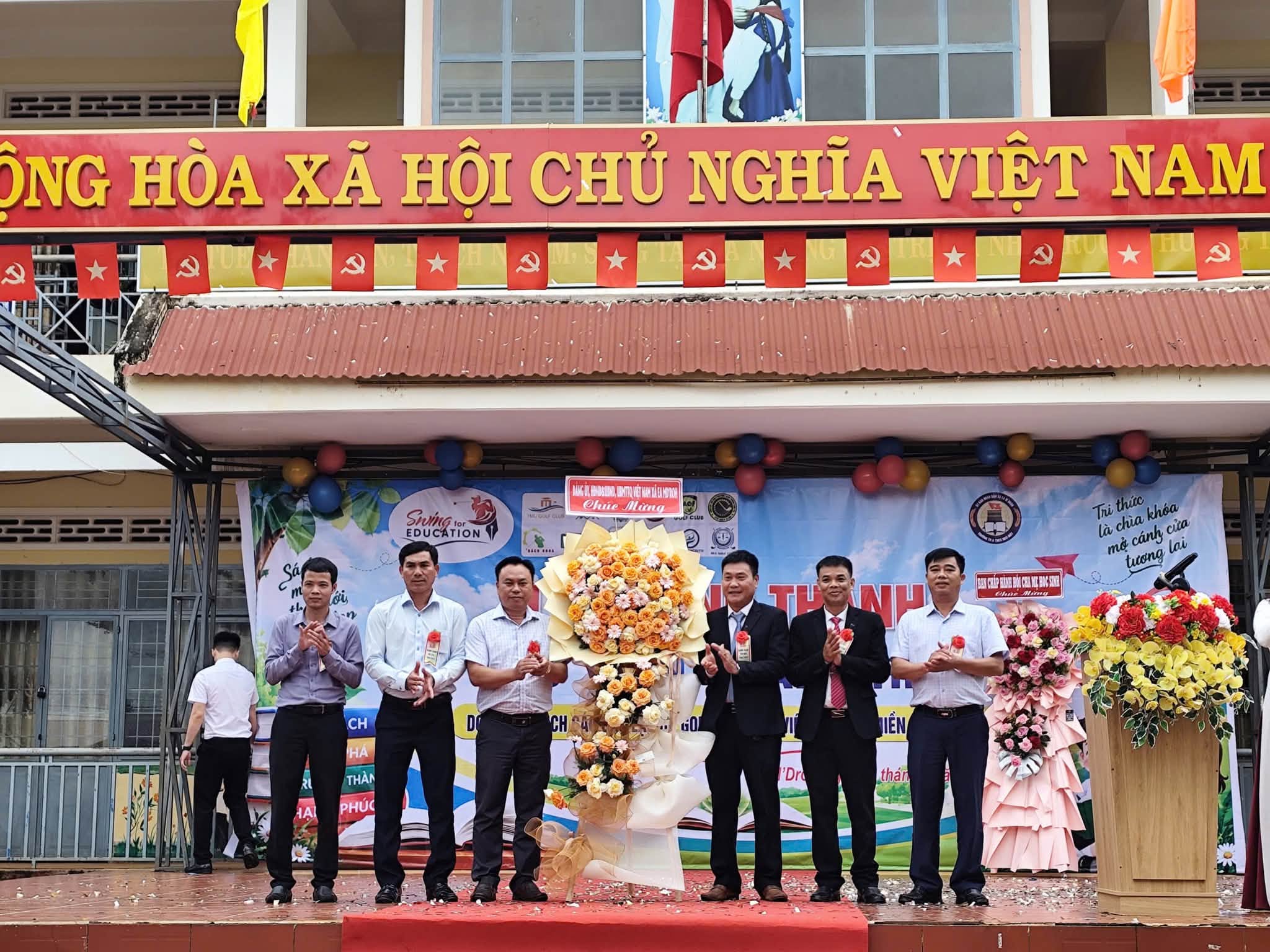 KHÁNH THÀNH THƯ VIỆN THÂN THIỆN: TRAO GỬI YÊU THƯƠNG, MỞ CÁNH CỬA TRI THỨC TẠI XÃ EA M’DROH